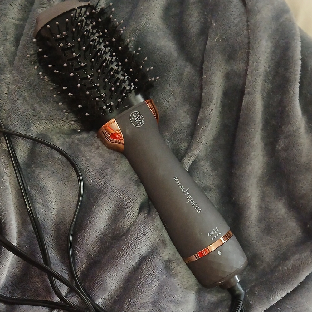 #Hautness Black and Rose Gold Blow Out Brush
